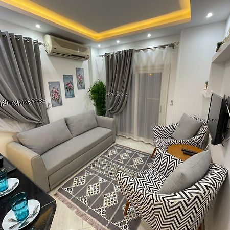 شقة في قلب القاهرة الجديدة تطل على شارع التسعين الشمالي Cairo Exterior foto