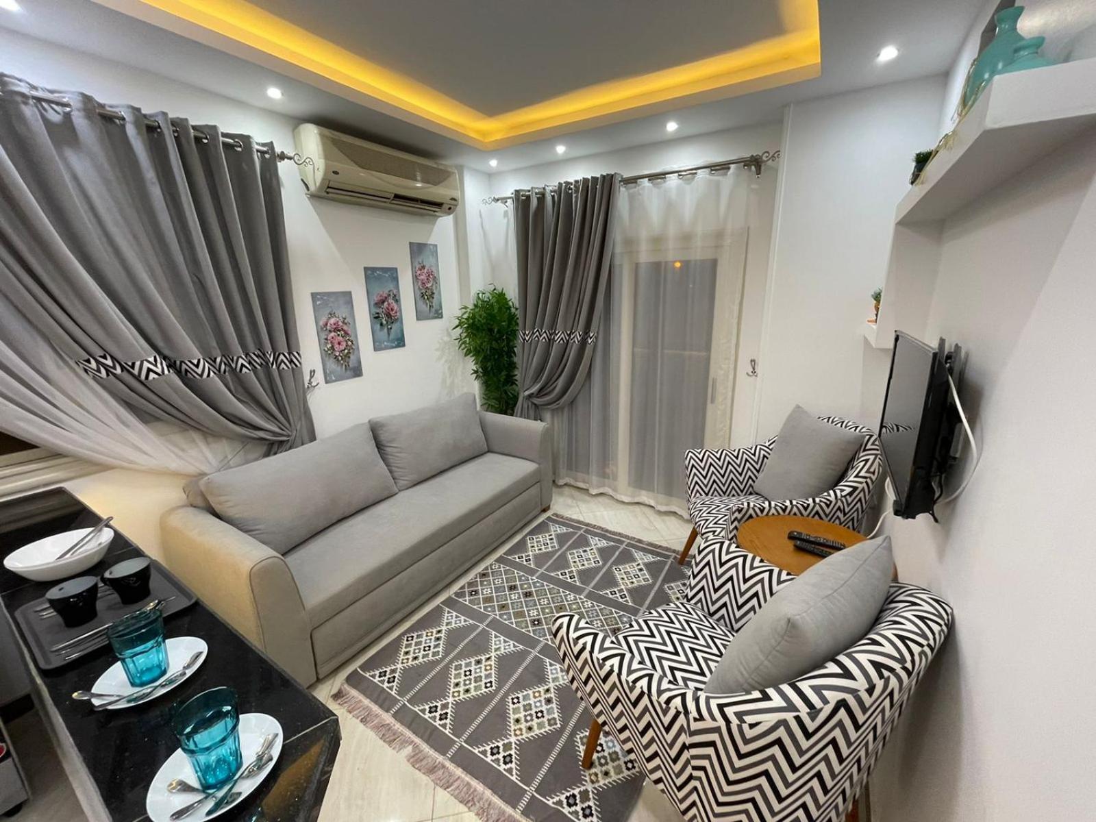 شقة في قلب القاهرة الجديدة تطل على شارع التسعين الشمالي Cairo Exterior foto