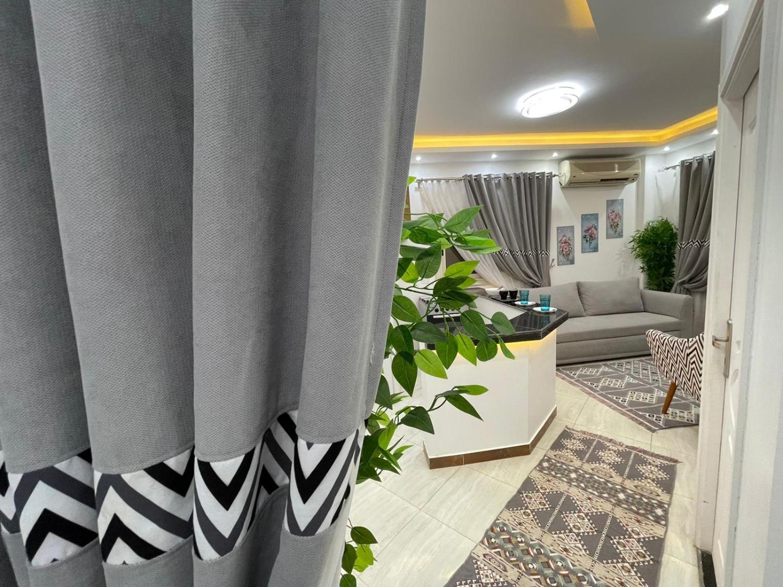 شقة في قلب القاهرة الجديدة تطل على شارع التسعين الشمالي Cairo Exterior foto