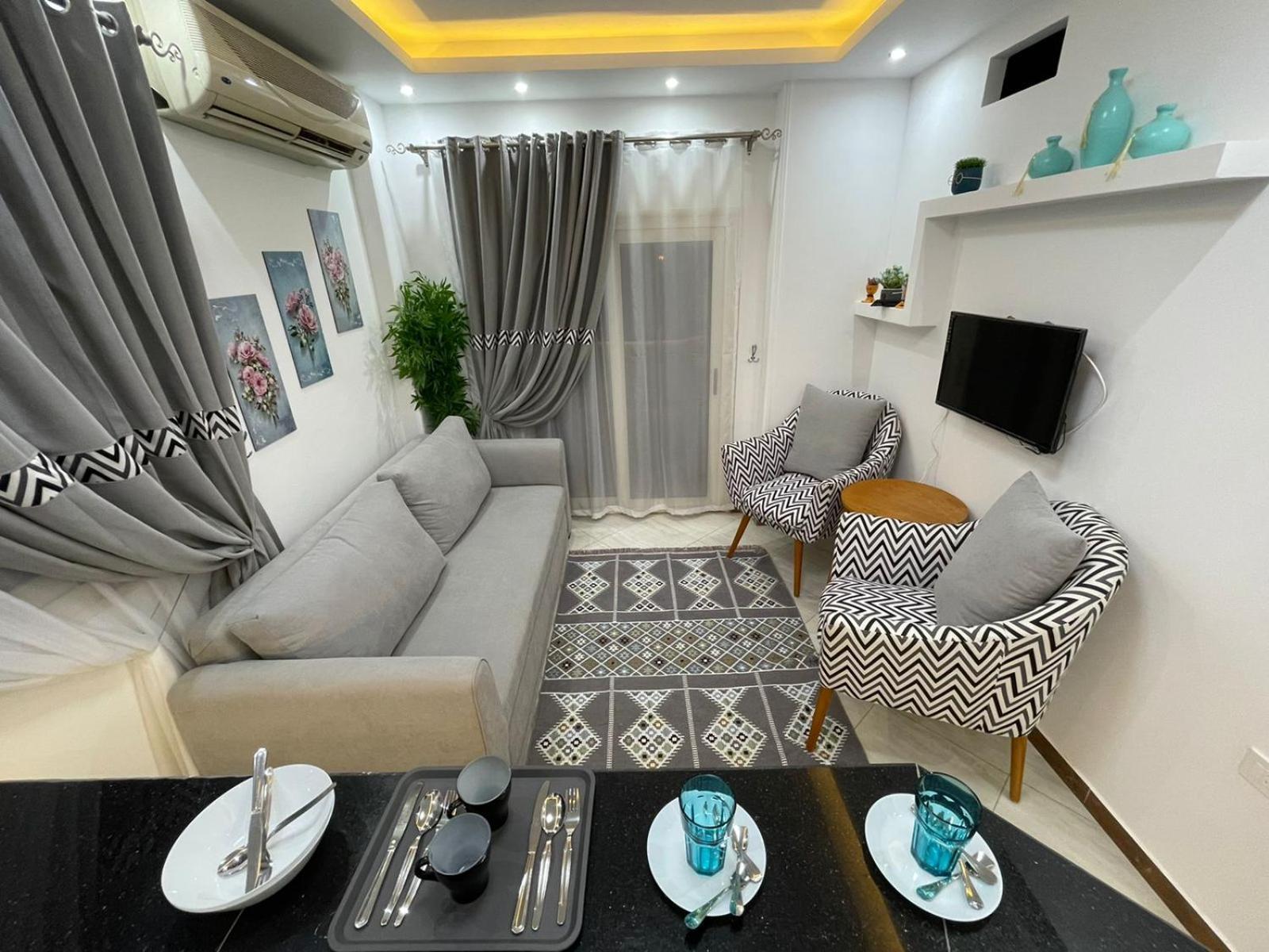 شقة في قلب القاهرة الجديدة تطل على شارع التسعين الشمالي Cairo Exterior foto
