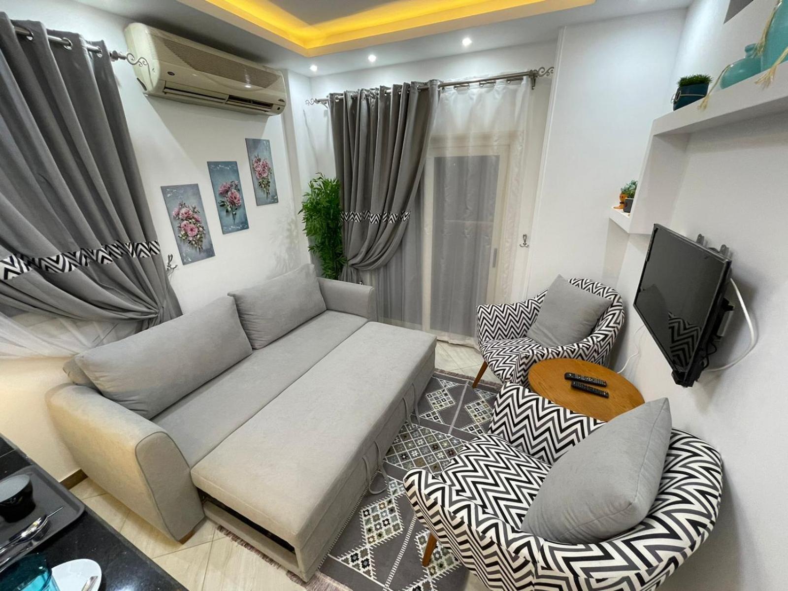 شقة في قلب القاهرة الجديدة تطل على شارع التسعين الشمالي Cairo Exterior foto