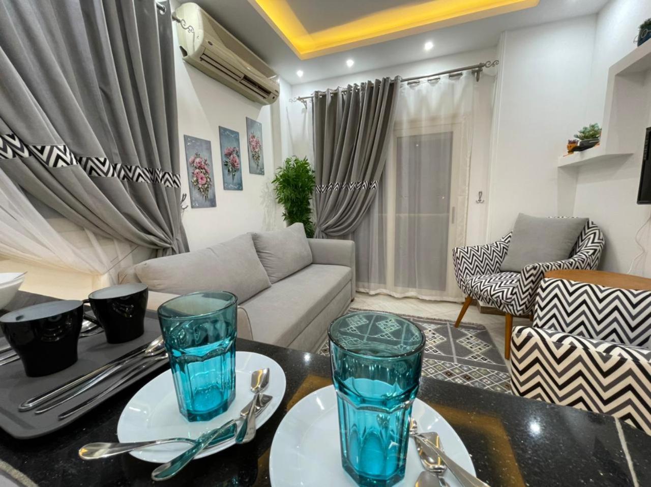 شقة في قلب القاهرة الجديدة تطل على شارع التسعين الشمالي Cairo Exterior foto