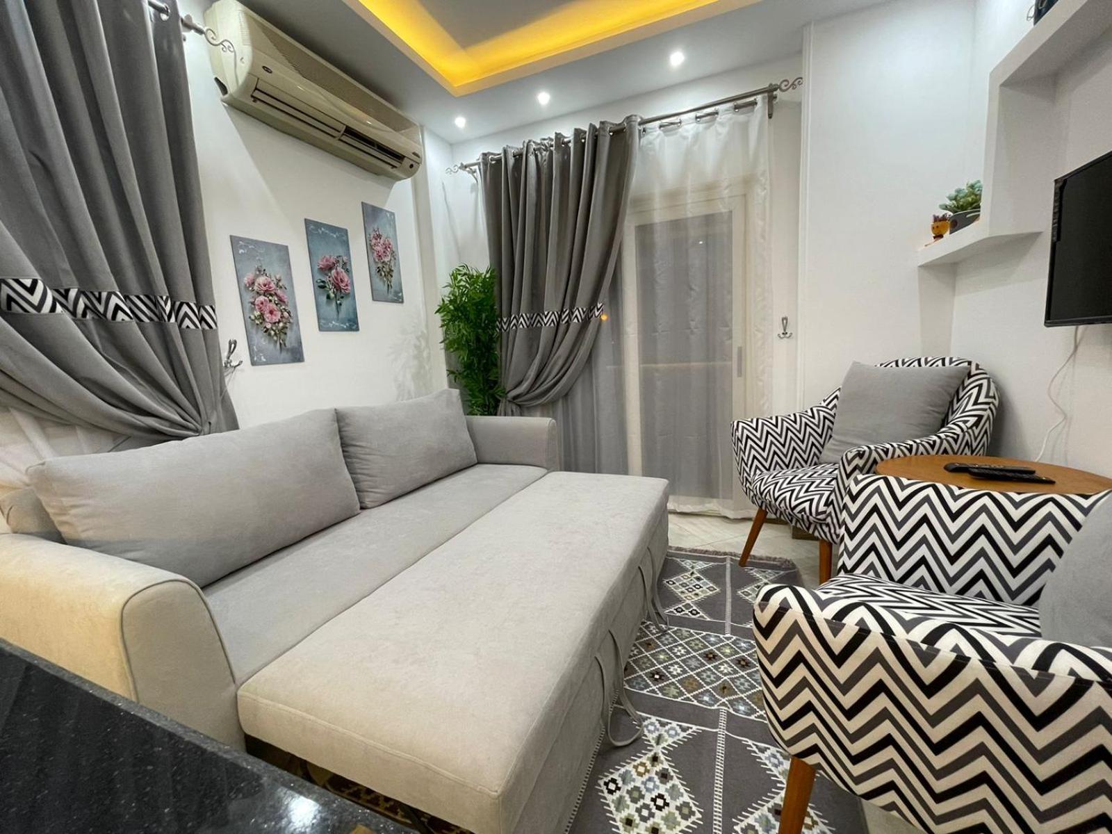 شقة في قلب القاهرة الجديدة تطل على شارع التسعين الشمالي Cairo Exterior foto