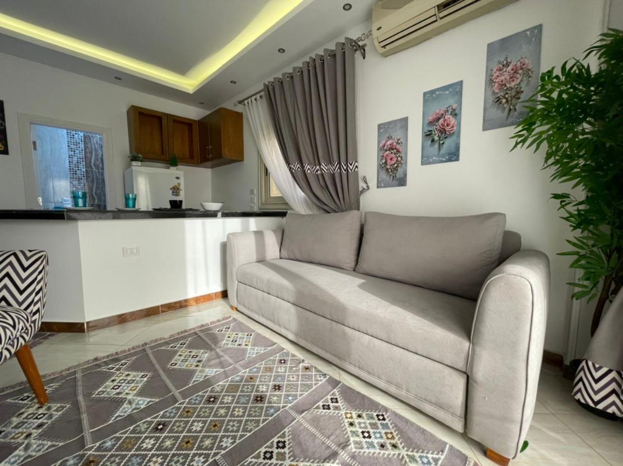 شقة في قلب القاهرة الجديدة تطل على شارع التسعين الشمالي Cairo Exterior foto