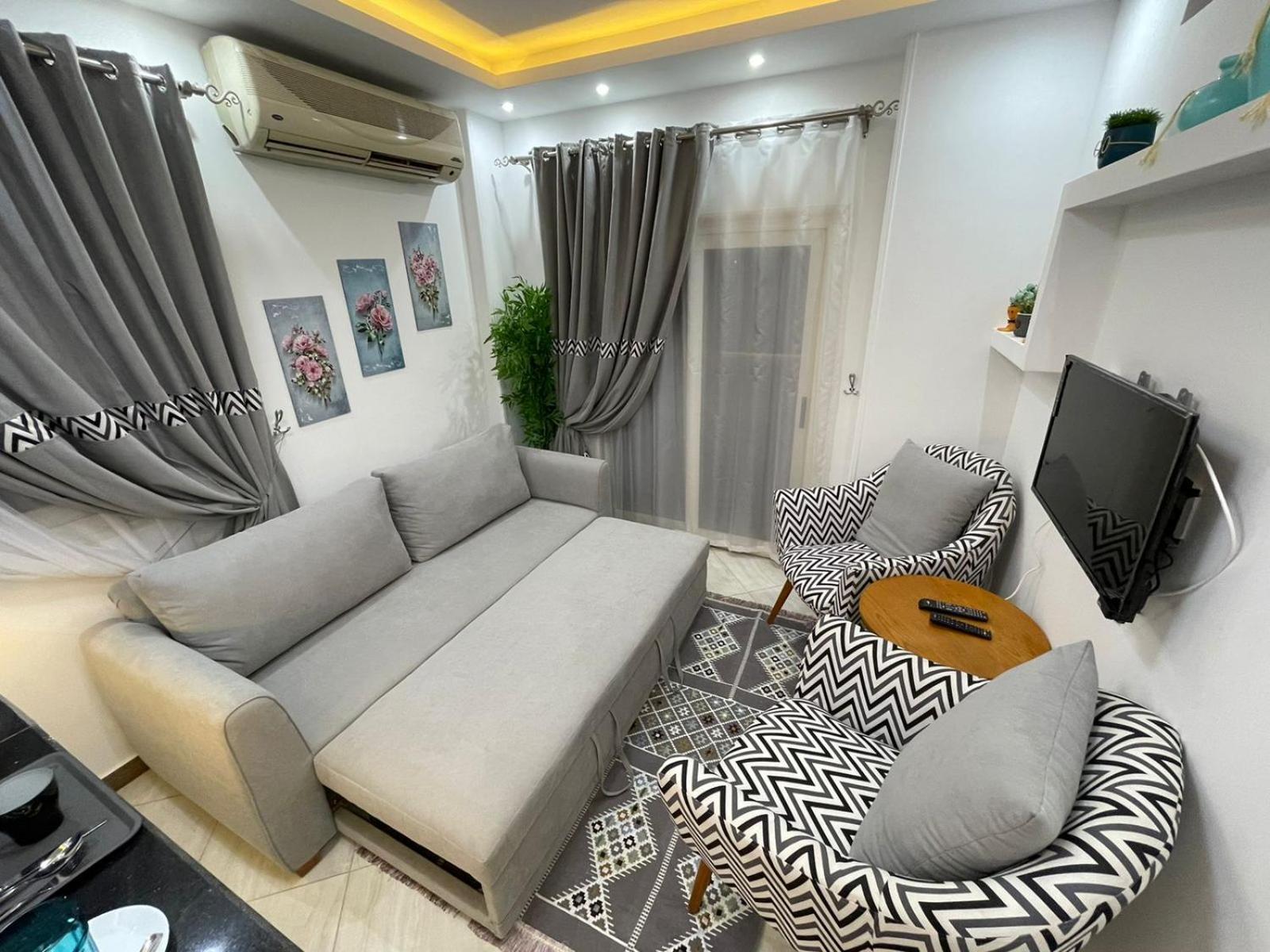 شقة في قلب القاهرة الجديدة تطل على شارع التسعين الشمالي Cairo Exterior foto