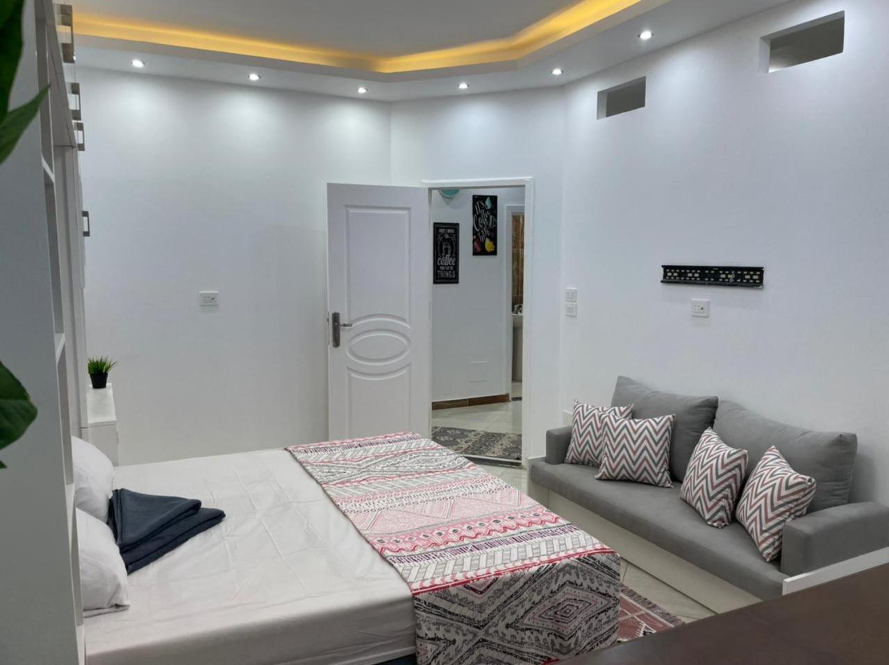 شقة في قلب القاهرة الجديدة تطل على شارع التسعين الشمالي Cairo Exterior foto